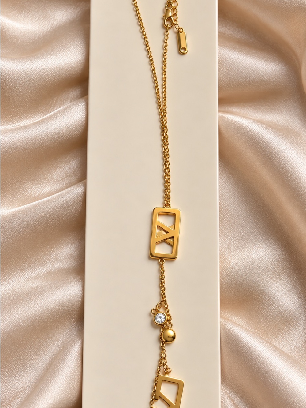 Elegant Gold-Tone Geometric Pendant Necklace - Gold